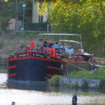 Aude (11) Carcassonne. la péniche Mirage sur le Canal du Midi au port de Carcassonne