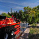 Aude (11) Minervois. Canal du Midi. Puichéric. la péniche Mirage à l’écluse de Puichéric